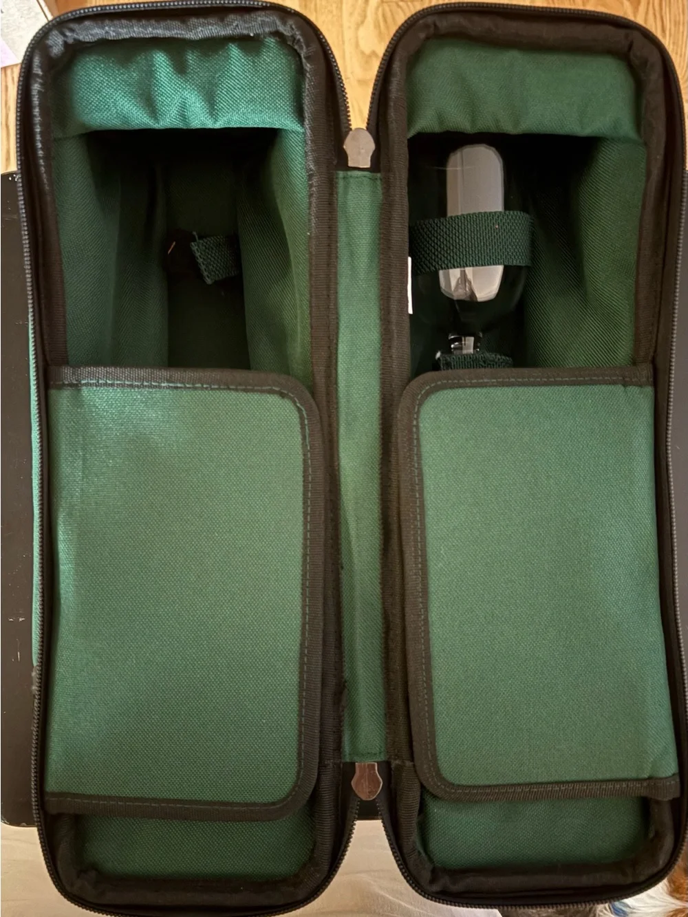 Picnic Time Green Insulated Wine  Cooler Bag with Accessories